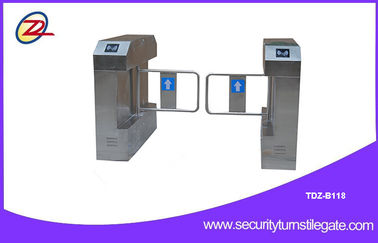 आउटडोर स्विंग बैरियर गेट 220V बाधा / RFID का उपयोग नियंत्रण घूमने वाला दरवाज़ा